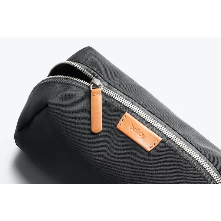 Dopp Kit Premium, Leather toiletry bag with easy-clean lining, Bellroy